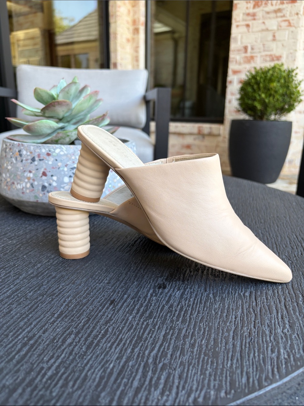 Sanctuary Designer Heel Women’s Pointed Toe Mules in Cream. SZ 7.